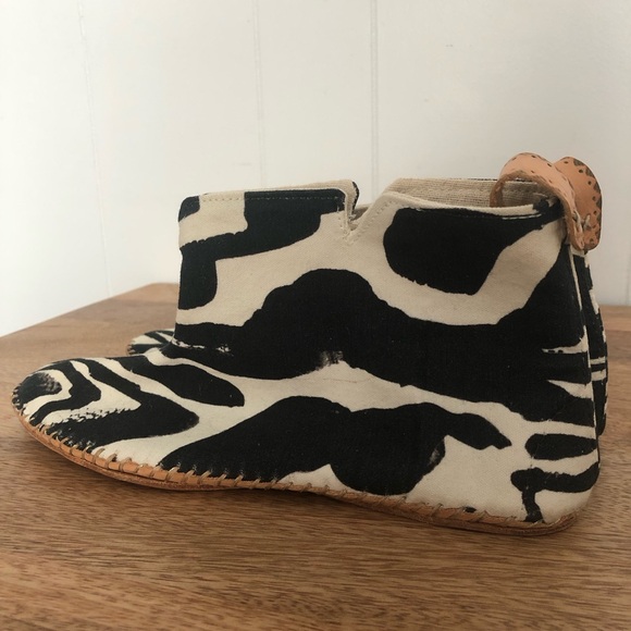 Issued Size 8 Bootie - Picture 3 of 5